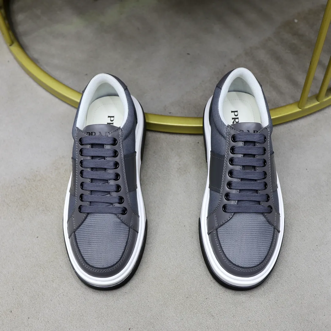 Men's shoes: 680💰Top original order Brand: PRADA (Prada) Standard code: Men's size 38/44 (45 can be customized) Grade: Same as the official website Material: Original cowhide stitched with imported cloth, cowhide lining, original combination of two-color wear-resistant soft outsole Style category: casual sports version, young fashion, European and American trend, British style Color: actual picture color